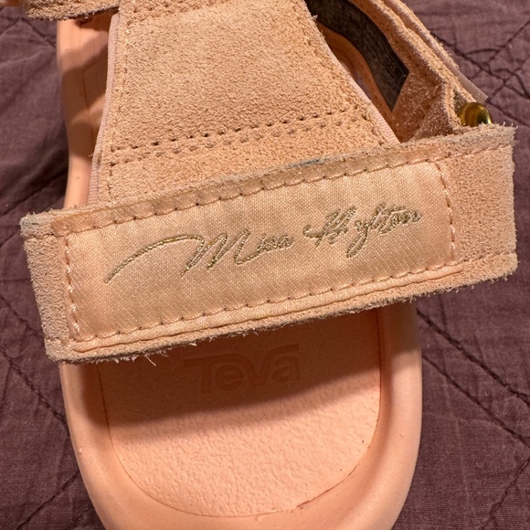 Teva Women’s Hurricane Gladiator Sandal NWOT - Picture 5 of 5